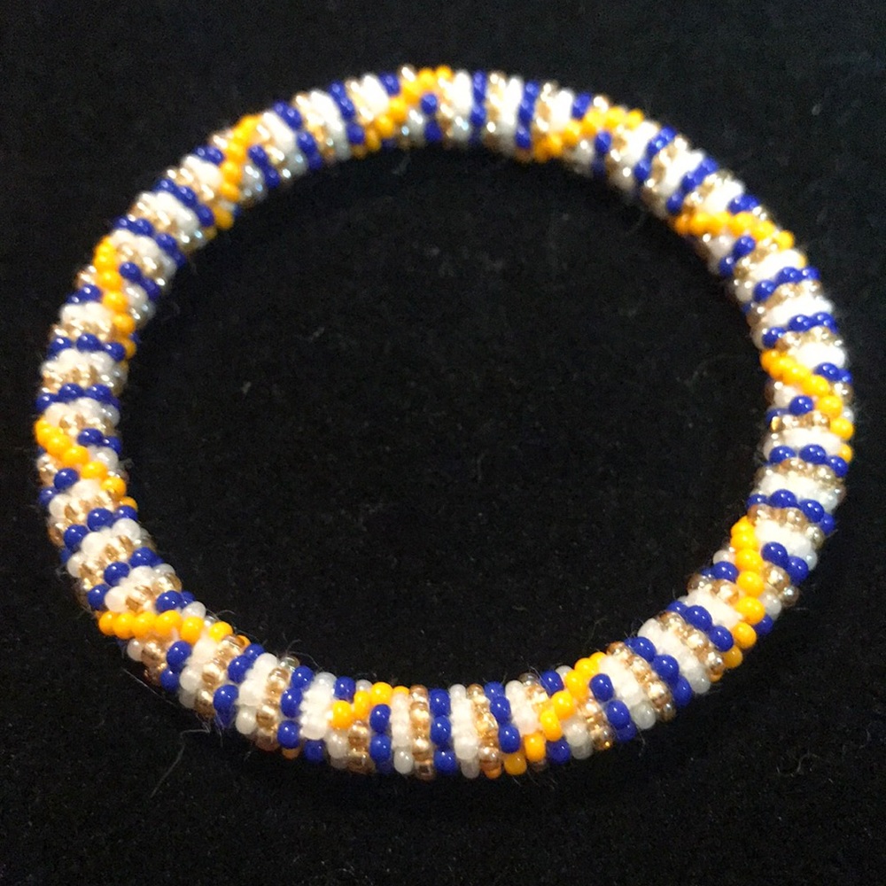 NEW Hand crocheted glass beaded bracelet